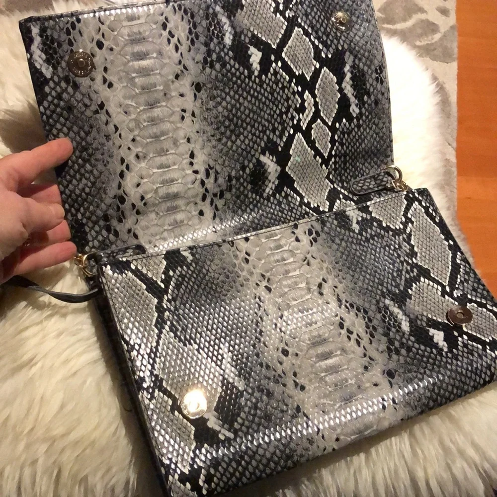 NWT 🪅HOST PIC 🥂Vegan crossbody faux snakeskin - Picture 2 of 10